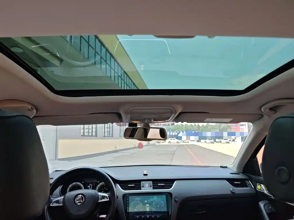 Skoda Octavia 2018 — фото 18