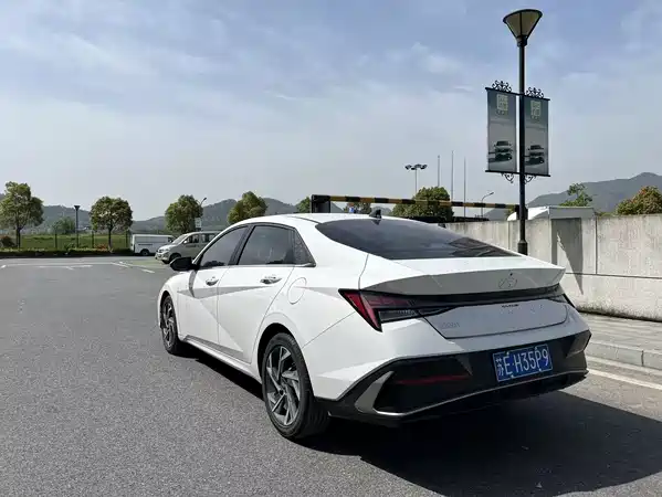 Hyundai Elantra 2023