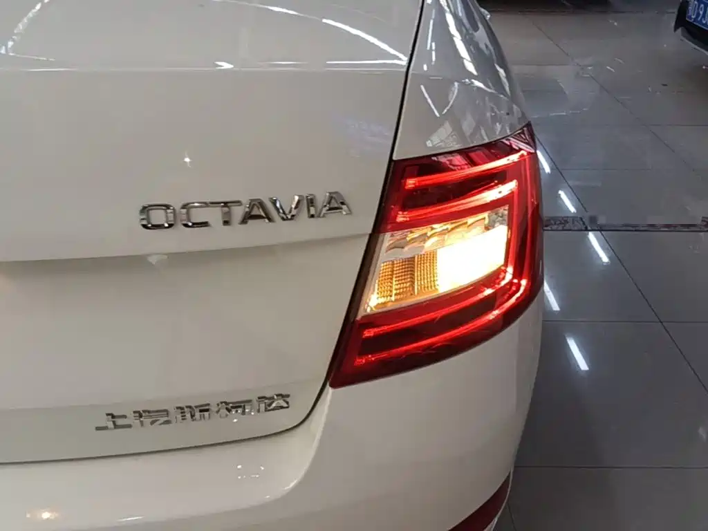 Skoda Octavia 2017 — фото 8