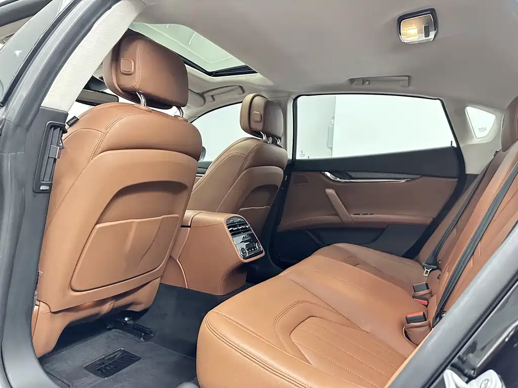 Maserati Quattroporte 2017 — фото 14