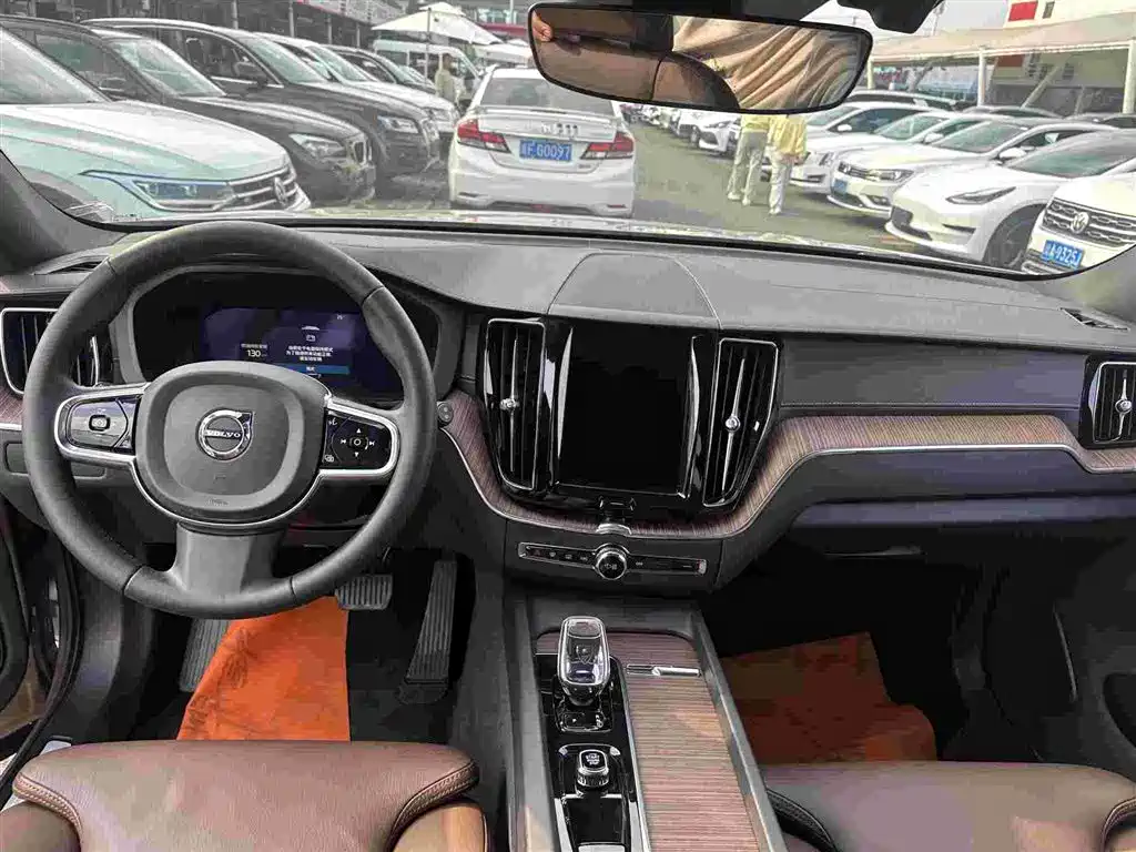 Volvo XC60 2023 — фото 5