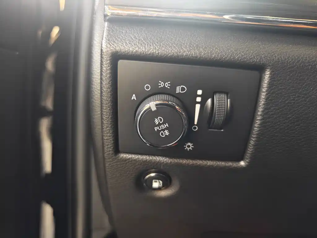 Jeep Grand Cherokee 2021 — фото 4
