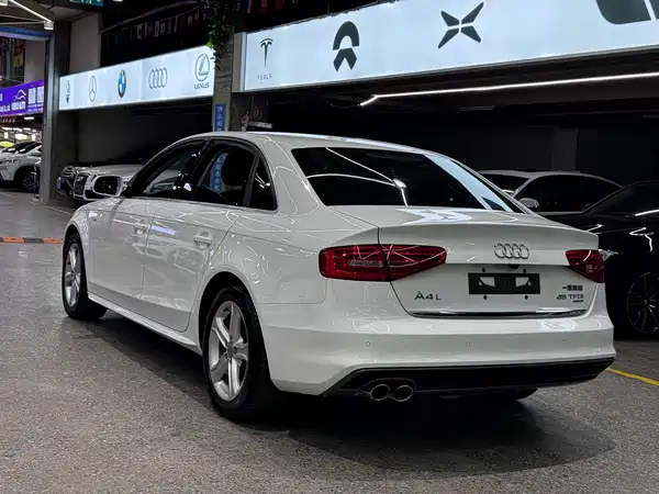 Audi A4L 2015