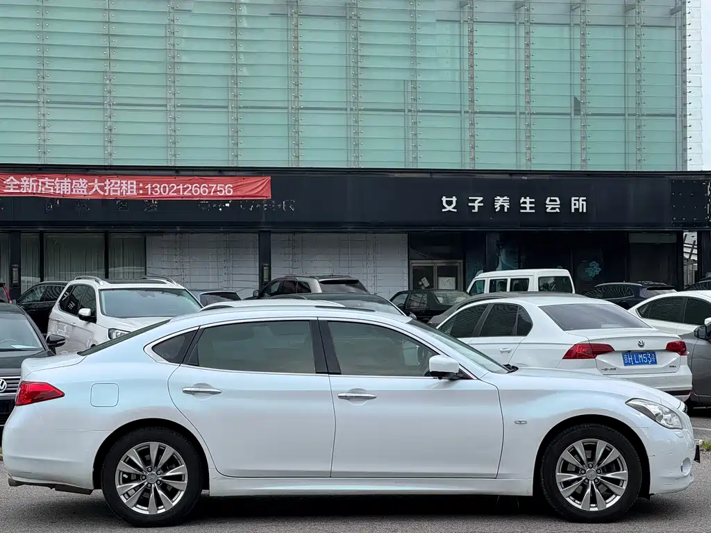 Infiniti Q70 2015