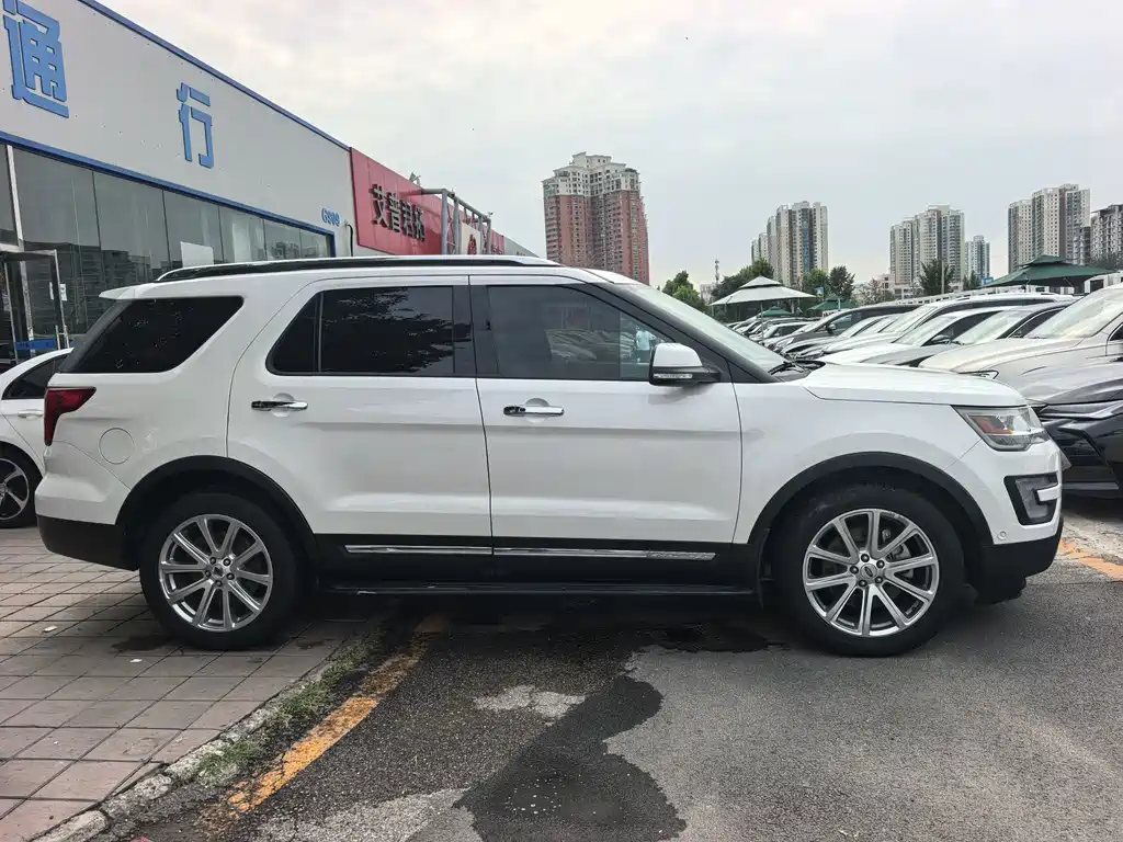 Ford Explorer 2017 — фото 19