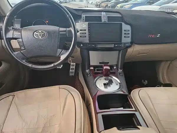 Toyota Reiz 2010