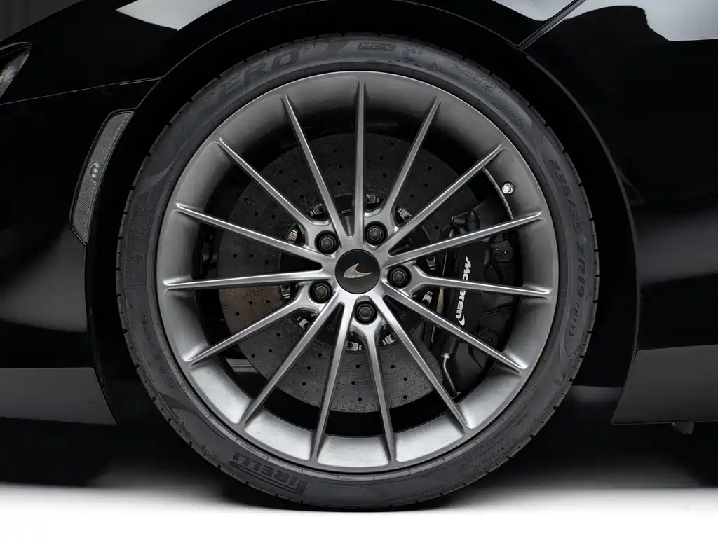 McLaren Artura 2026 — фото 18