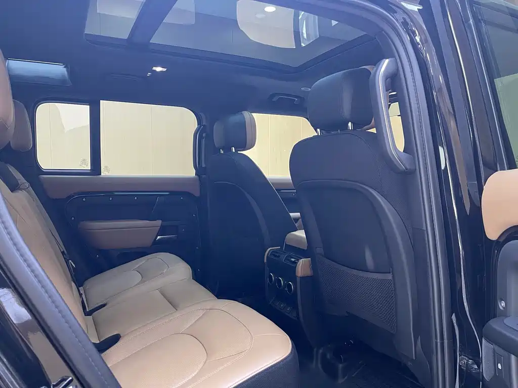 Land Rover Defender 2025 — фото 15