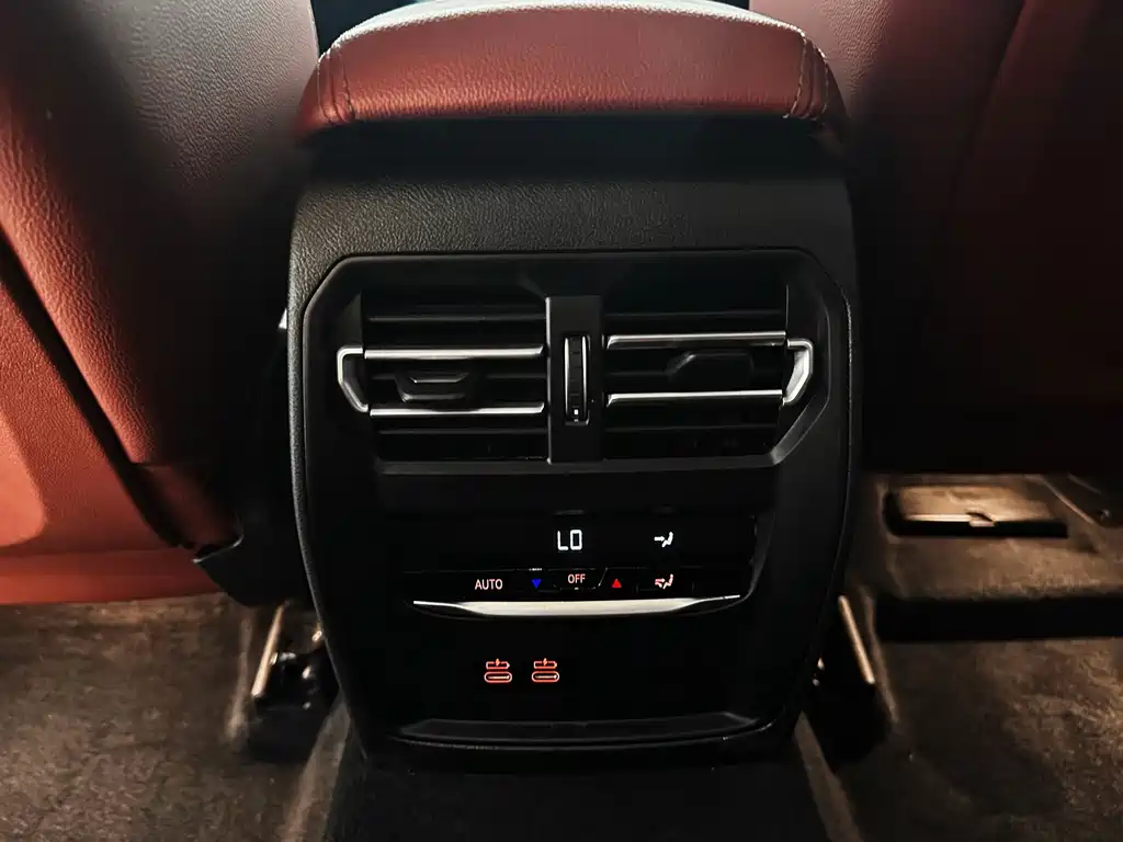 BMW 3 Series 2024 — фото 19