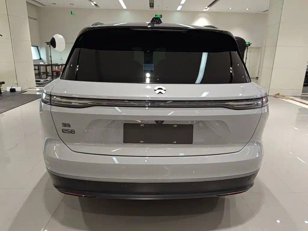 NIO ES8 2023