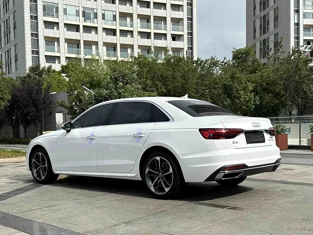 Audi A4L 2022 — фото 33