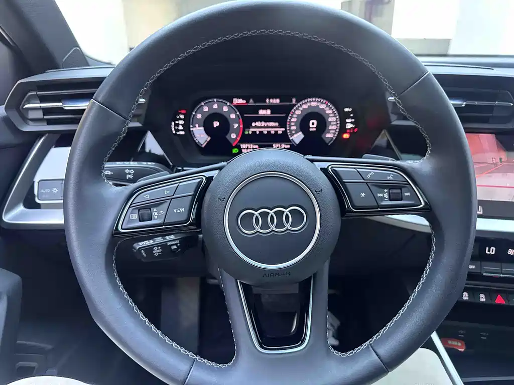 Audi A3 2023 — фото 12
