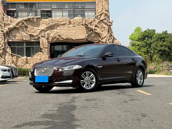 Jaguar XF 2015