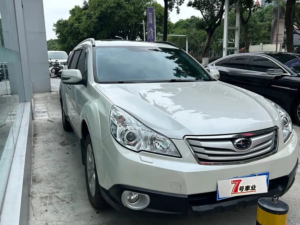 Subaru Outback 2010 — фото 2