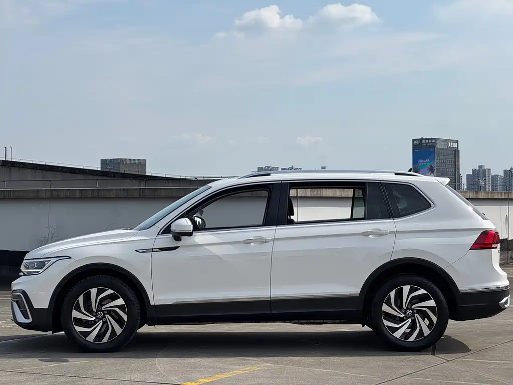 Volkswagen Tiguan L 2022