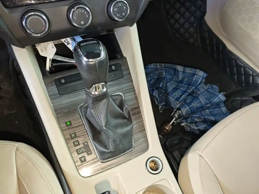 Skoda Octavia 2015 — фото 14