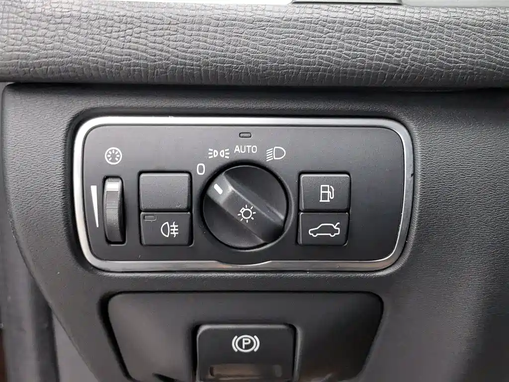 Volvo XC60 2015 — фото 21