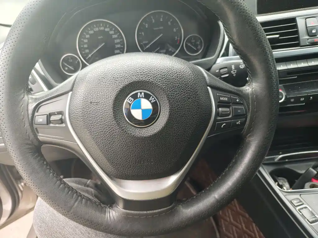 BMW 3 Series 2017 — фото 10