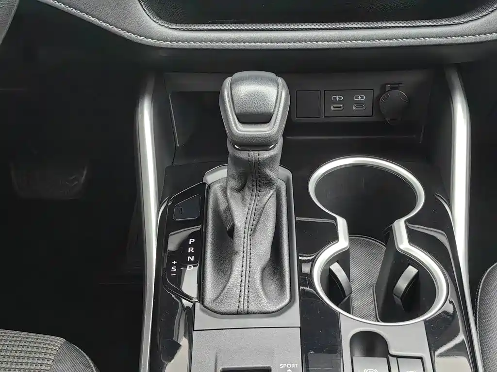 Toyota Highlander 2022 — фото 13
