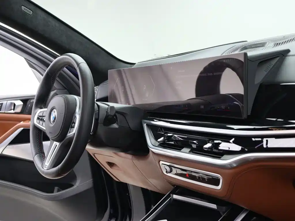 BMW X7 M60i 2023 — фото 13
