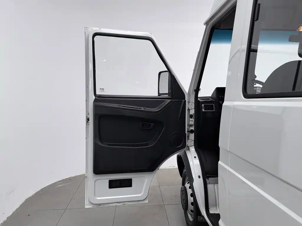IVECO Daily 2023 — фото 8