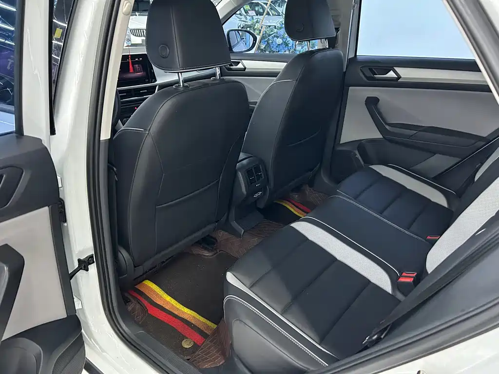 Volkswagen T-Roc 2023