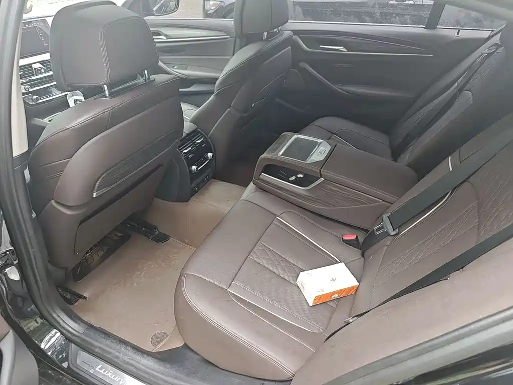 BMW 5 Series 2023 — фото 10
