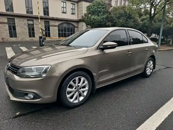 Volkswagen Sagitar 2013
