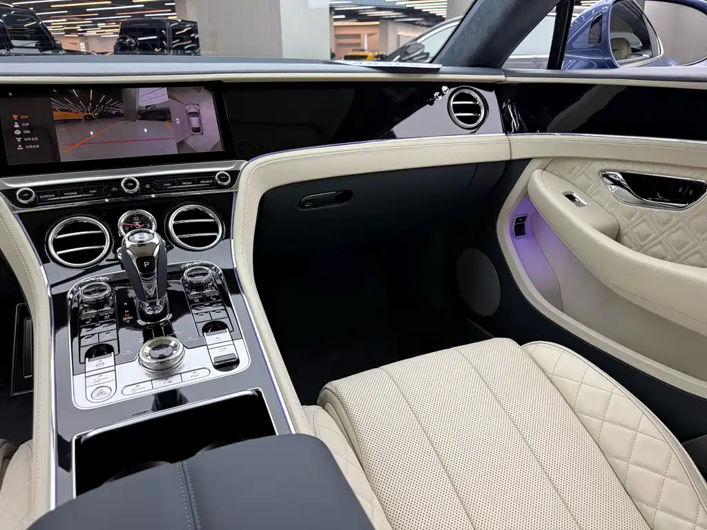 Bentley Continental 2022 — фото 13