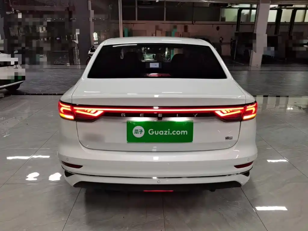 Geely Emgrand 2023
