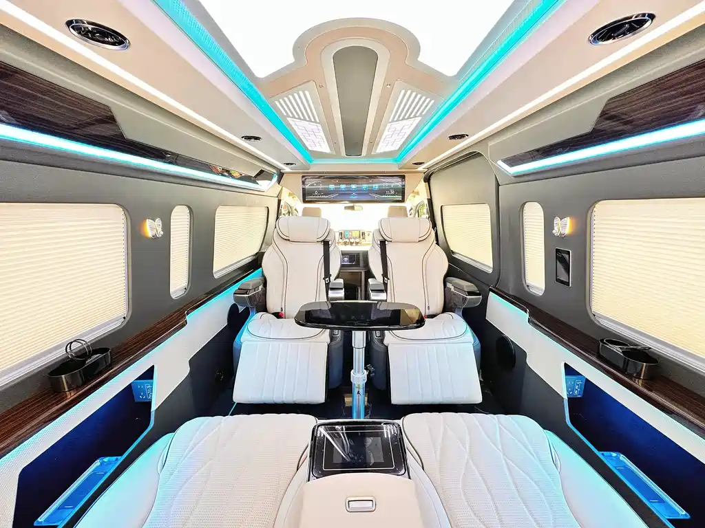 Toyota Hiace 2025 — фото 16