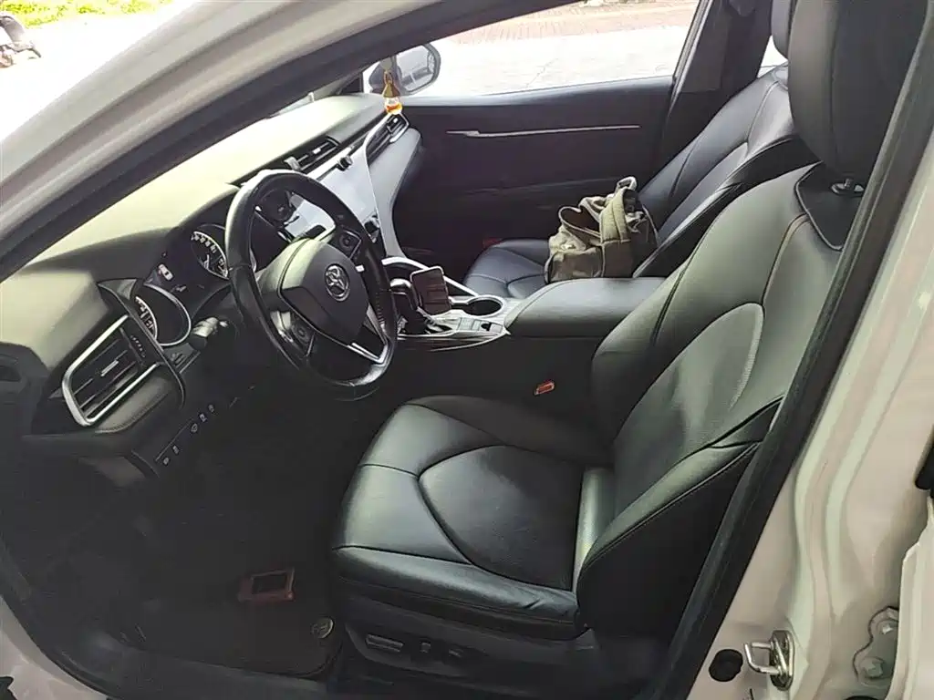 Toyota Camry 2020 — фото 15