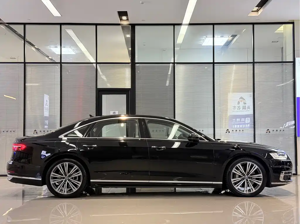 Audi A8 2019 — фото 17