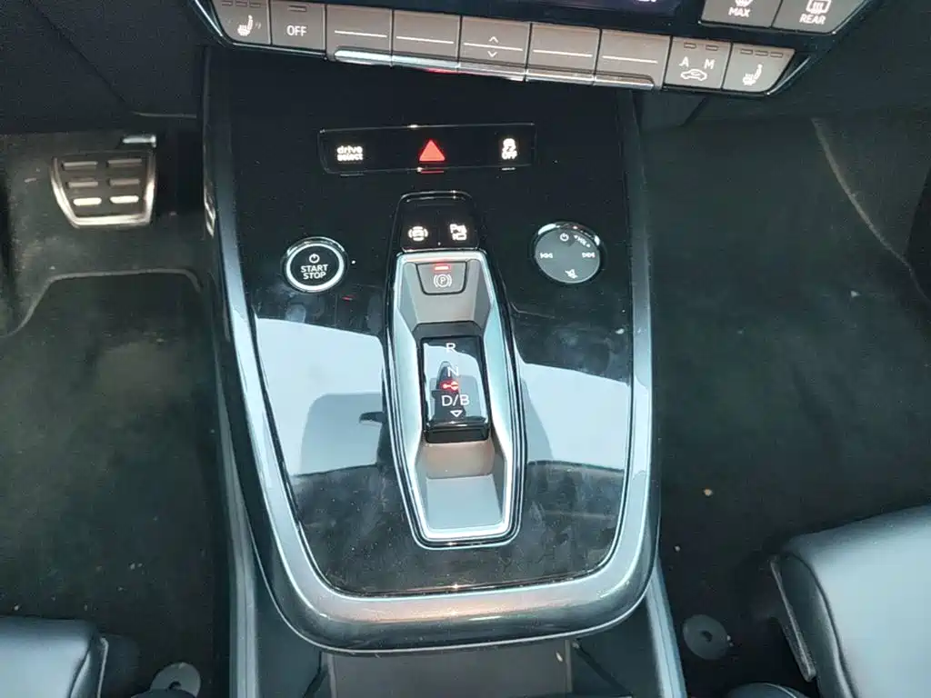 Audi Q4 E-Tron 2025 — фото 14