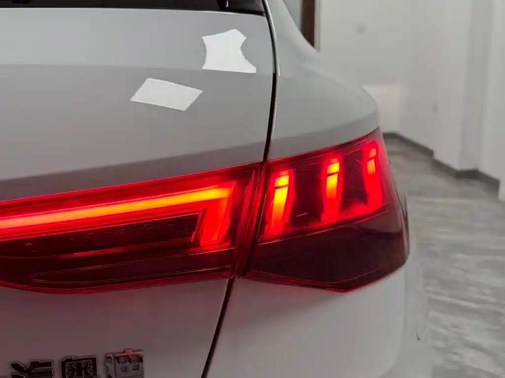 Audi A3 2023 — фото 17