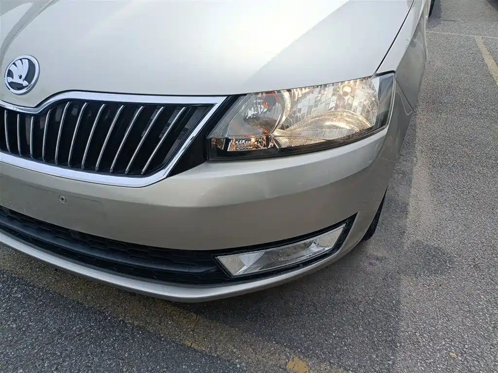 Skoda Rapid 2014 — фото 18