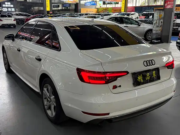 Audi A4L 2018