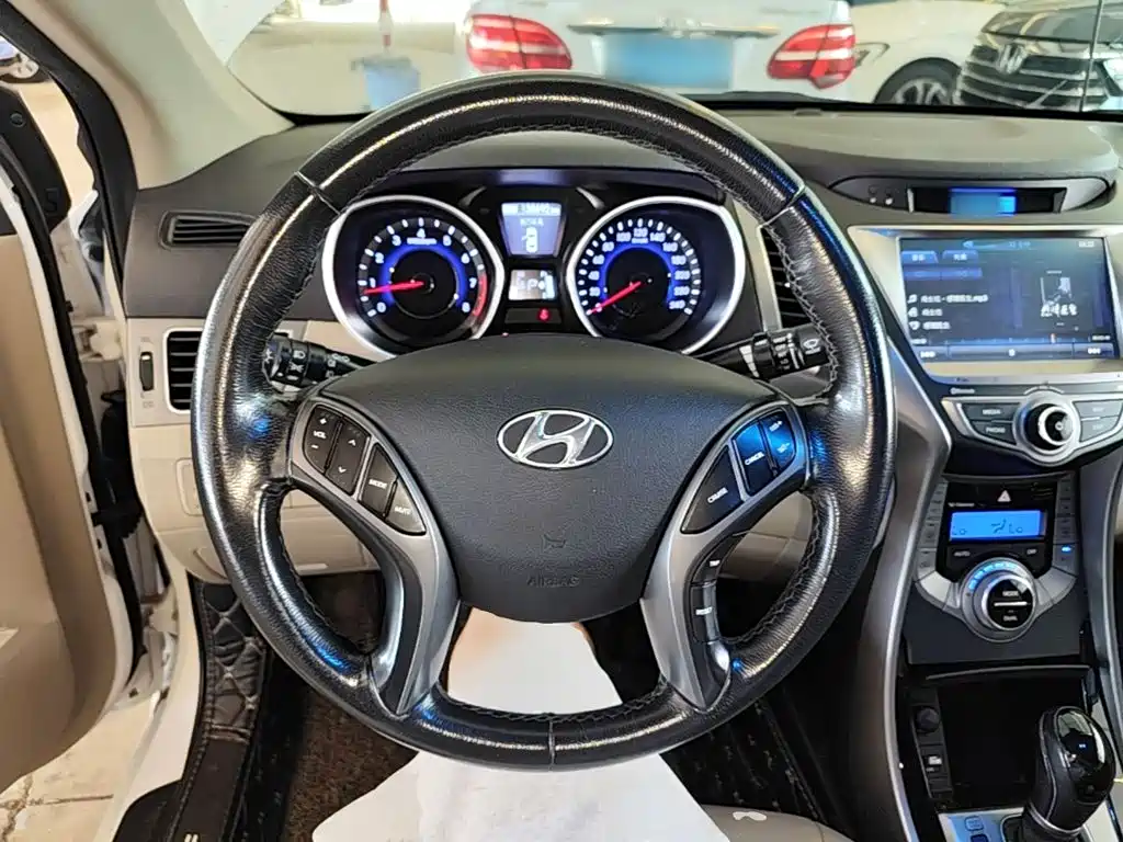 Hyundai Elantra Langdong 2016 — фото 11