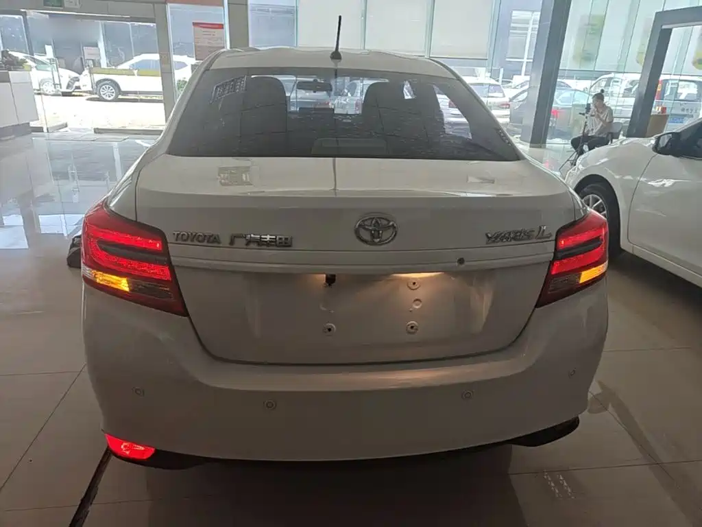 Toyota Yaris L 2021