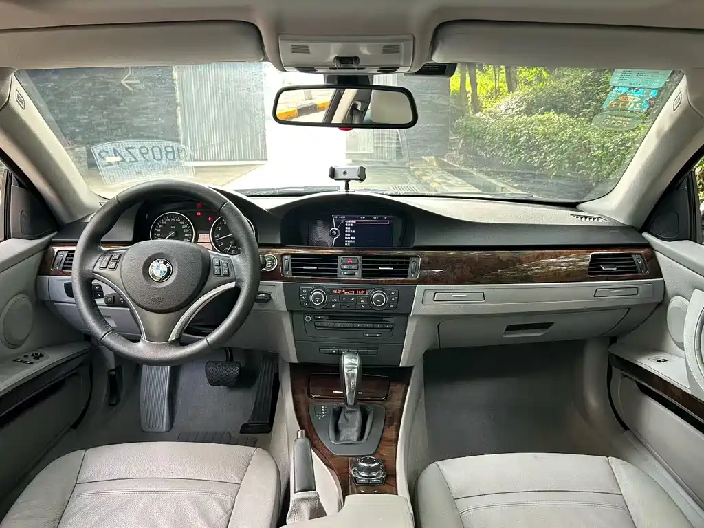 BMW 3 Series 2010