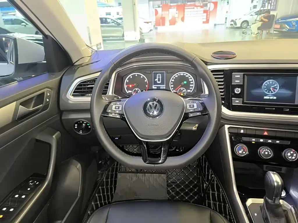Volkswagen T-Roc 2020 — фото 11