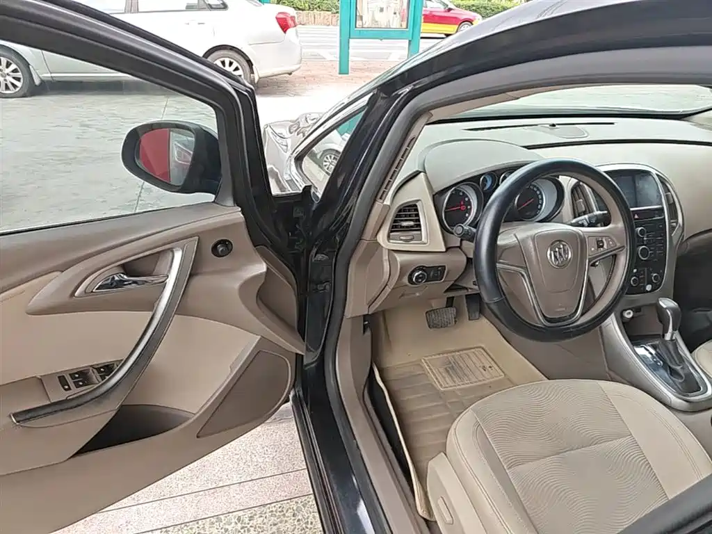 Buick Excelle 2015 — фото 16