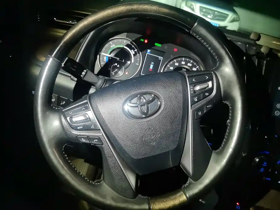 Toyota Vellfire 2023 — фото 15