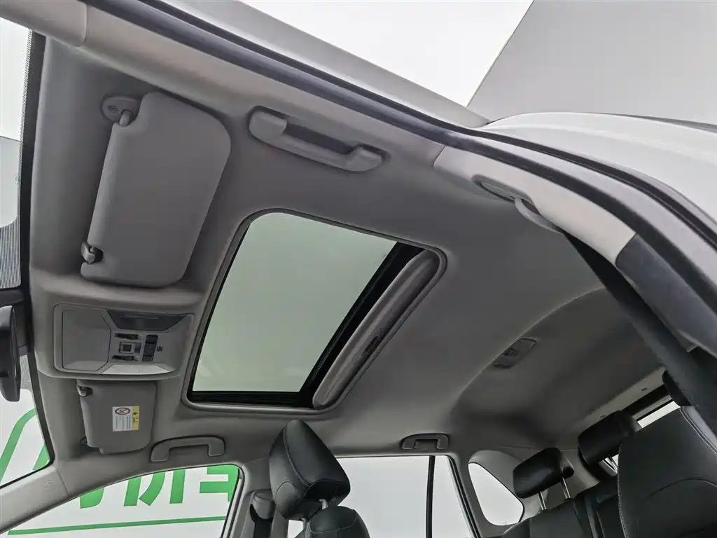 Toyota RAV4 2019 — фото 14