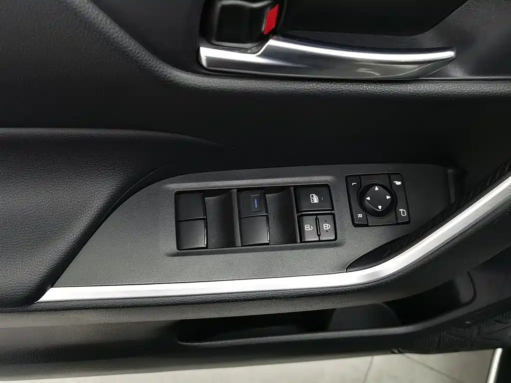 Toyota RAV4 2019 — фото 9