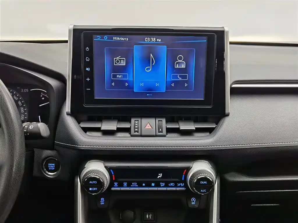 Toyota RAV4 2019 — фото 12