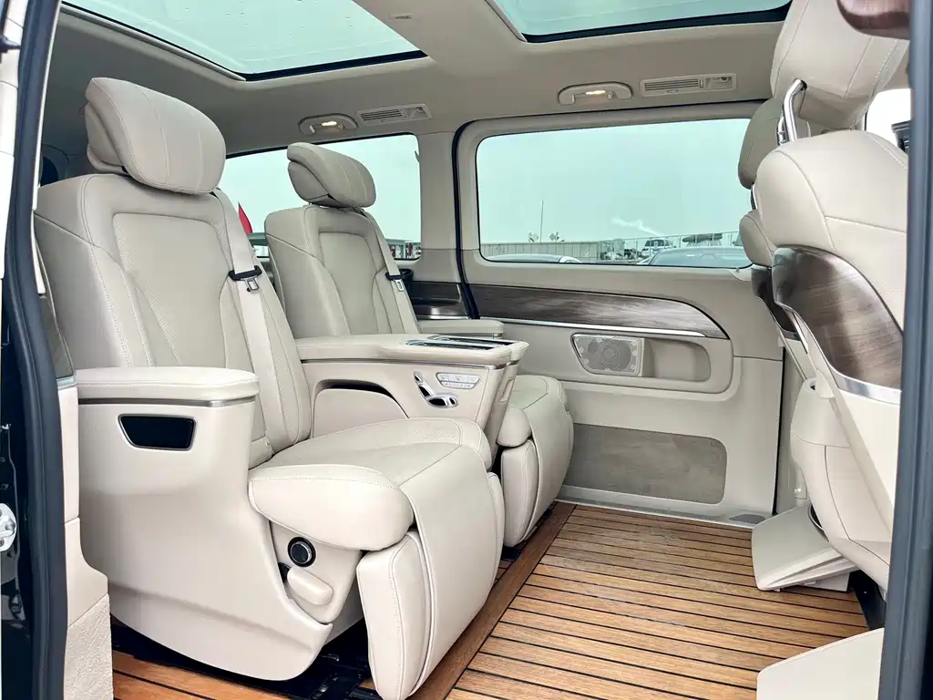 Mercedes-Benz V-Class 2022 — фото 15
