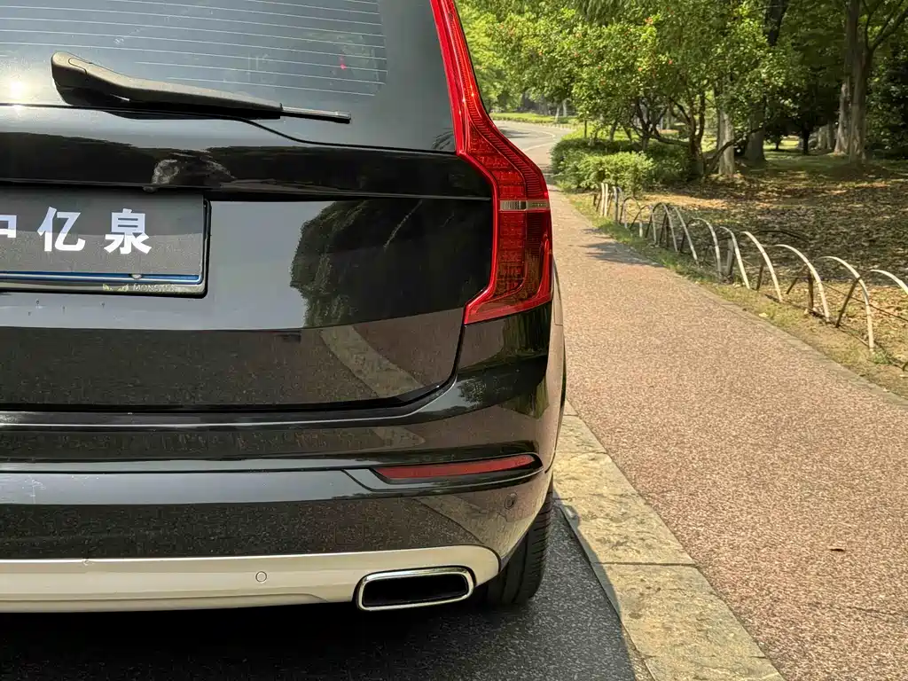Volvo XC90 2018 — фото 11