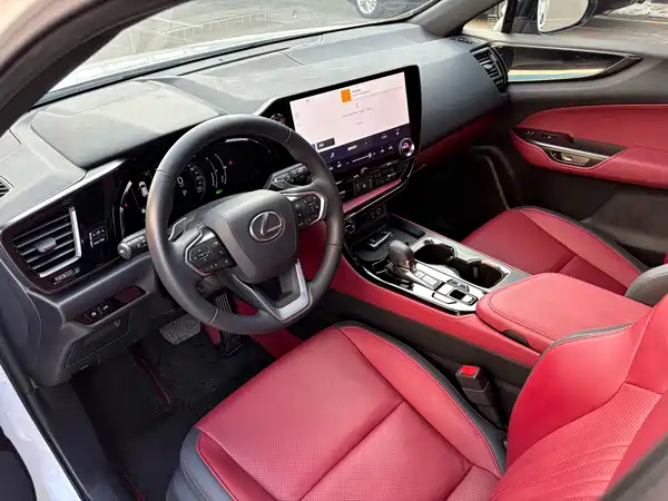 Lexus NX 2024