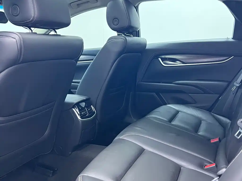 Cadillac XTS 2018 — фото 10
